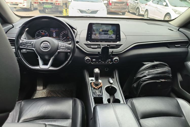 Used Nissan Teana 2020 Revised Version 2.0L XL Comfort Edition Center Console