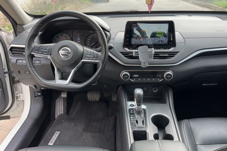 Used Nissan Teana 2020 2.0L XL Comfort Edition Center Console