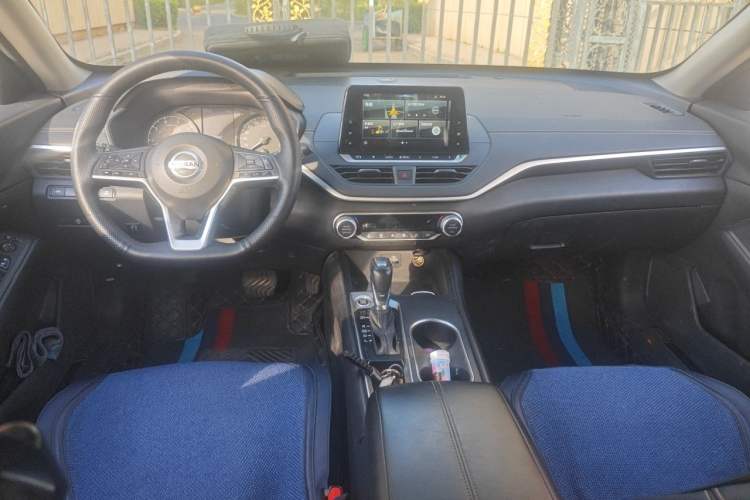 Used Nissan Teana 2020 2.0L XL Comfort Edition Center Console