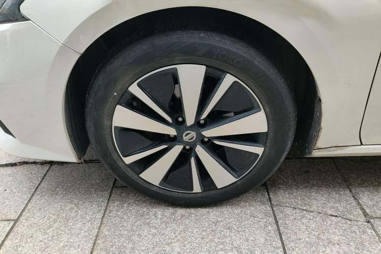 Used Nissan Teana 2020 Revised Version 2.0L XL Upper Smart Drive Edition Left Front Wheel Hub