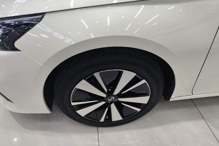 Used Nissan Teana 2020 Revised Version 2.0L XL Upper Smart Drive Edition Left Front Wheel Hub