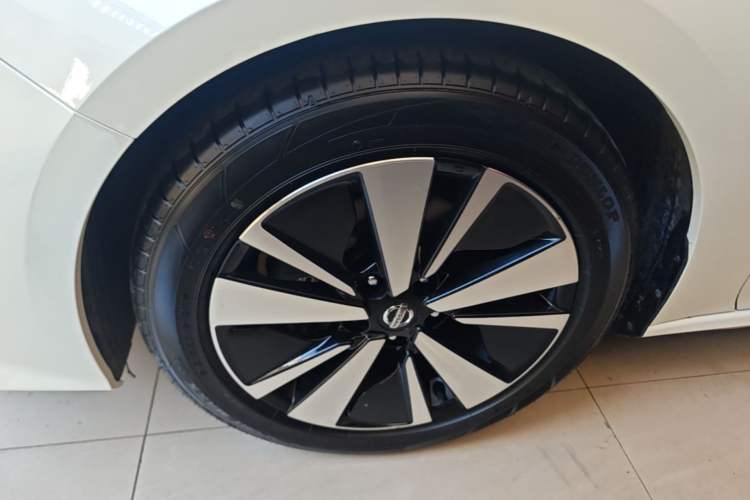 Used Nissan Teana 2020 2.0L XL Upper SmartDrive Version Left Front Wheel Hub
