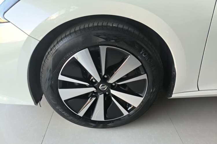 Used Nissan Teana 2020 Revised Version 2.0T XL Upper AD1 Smart Navigation Edition Left Front Wheel Hub