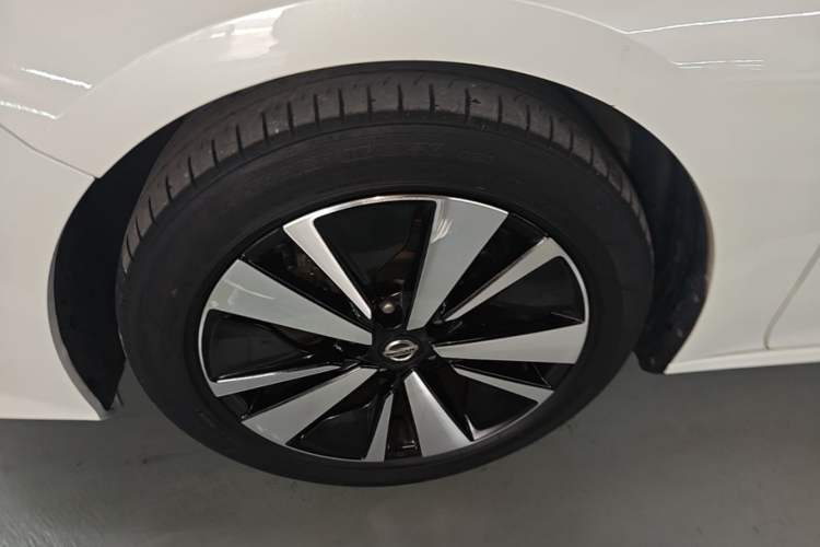Used Nissan Teana 2020 Revised Version 2.0T XL Upper AD1 Smart Navigation Edition Left Front Wheel Hub