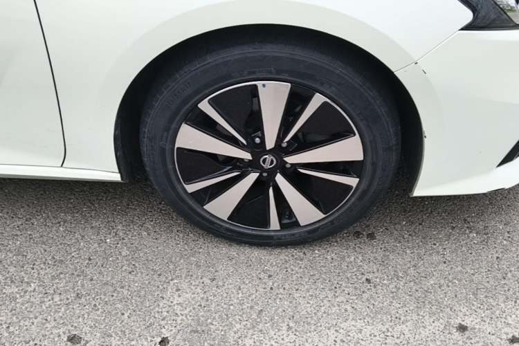 Used Nissan Teana 2020 Revised Version 2.0L XL Upper Smart Drive Edition Right Front Wheel Hub