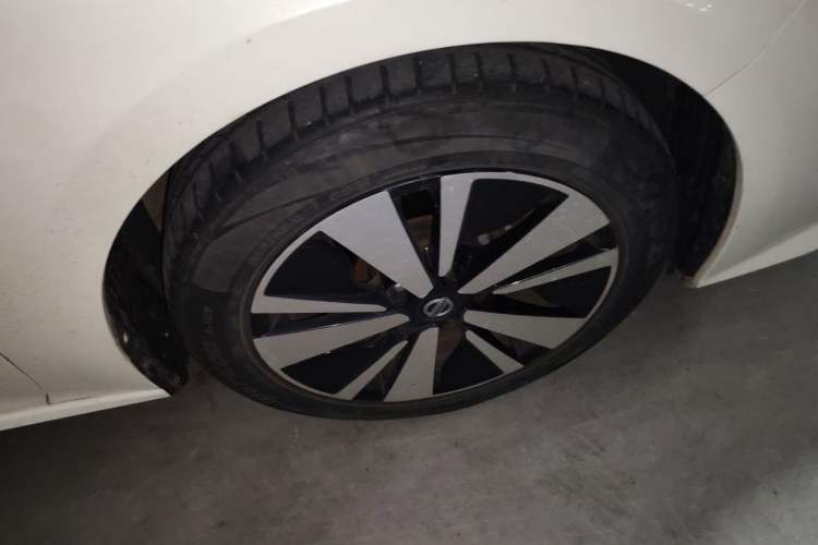 Used Nissan Teana 2020 Revised Version 2.0L XL Upper Smart Drive Edition Right Front Wheel Hub