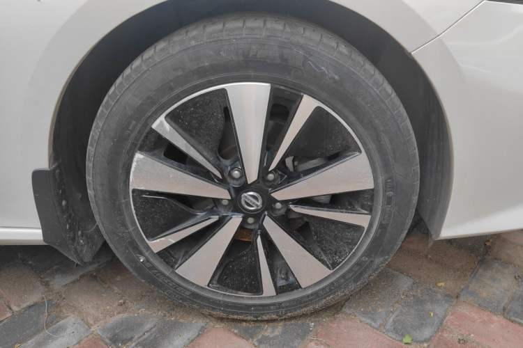 Used Nissan Teana 2020 Revised Version 2.0L XL Upper Smart Drive Edition Right Front Wheel Hub