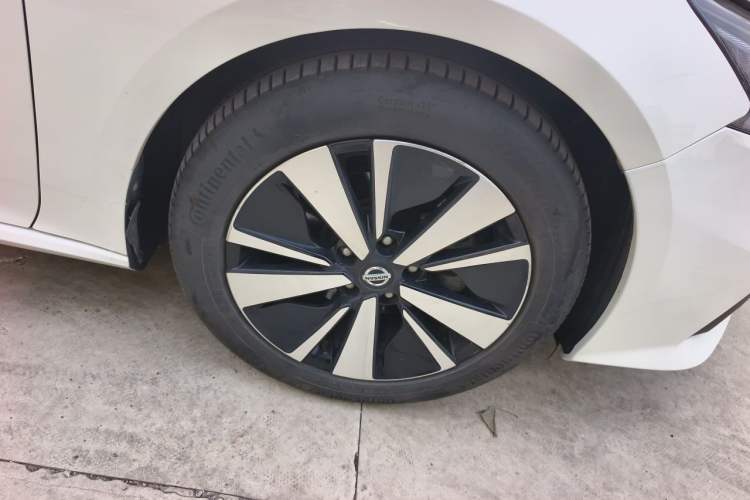 Used Nissan Teana 2020 Revised Version 2.0L XL Upper Smart Drive Edition Right Front Wheel Hub