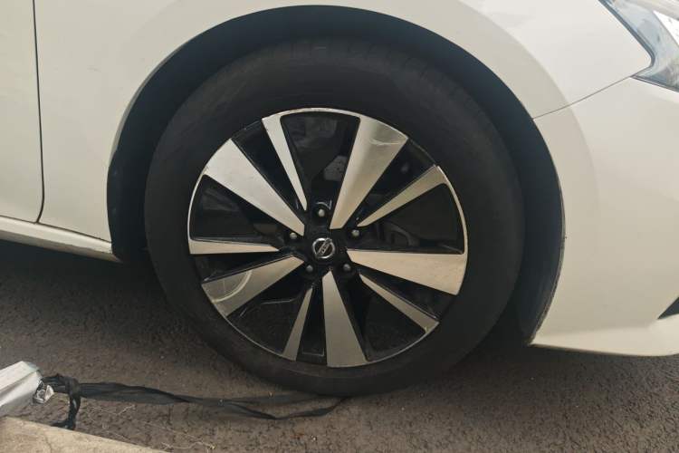Used Nissan Teana 2020 Revised Version 2.0T XL Upper AD1 Smart Navigation Edition Right Front Wheel Hub