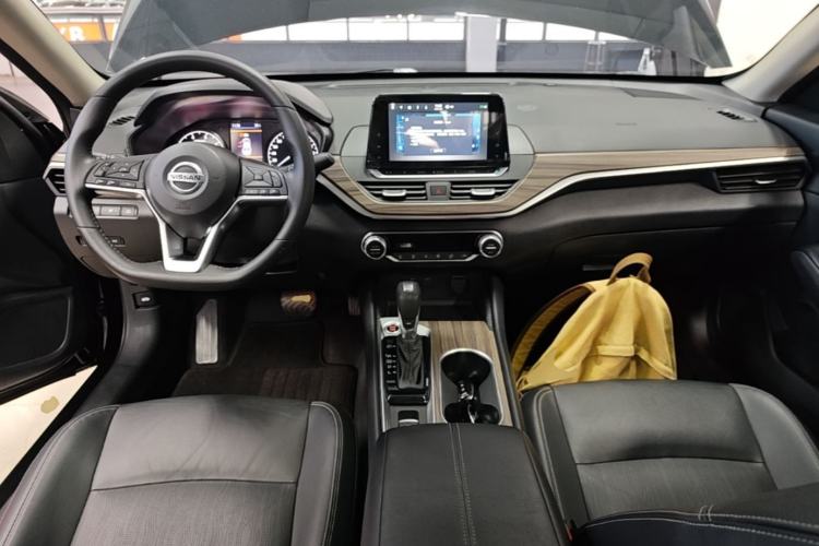Used Nissan Teana 2021 2.0L XL Comfort Edition Center Console