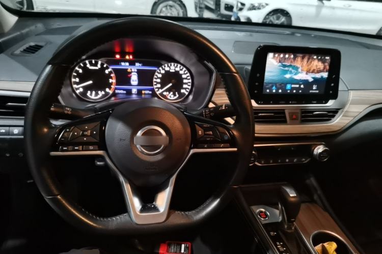 Used Nissan Teana 2021 2.0L XL Upper AD1 Smart Drive & Navigation Edition Center Console