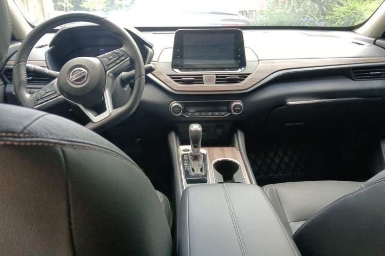 Used Nissan Teana 2021 2.0L XL Comfort Edition Center Console