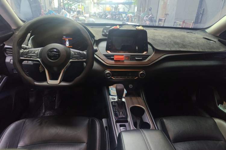 Used Nissan Teana 2021 2.0L XL Comfort Edition Center Console