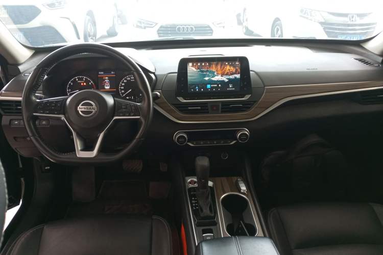 Used Nissan Teana 2021 2.0L XL Comfort Edition Center Console
