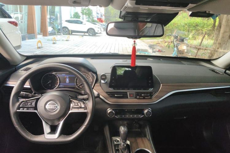 Used Nissan Teana 2021 2.0L XL Upper AD1 Smart Drive & Navigation Edition Center Console