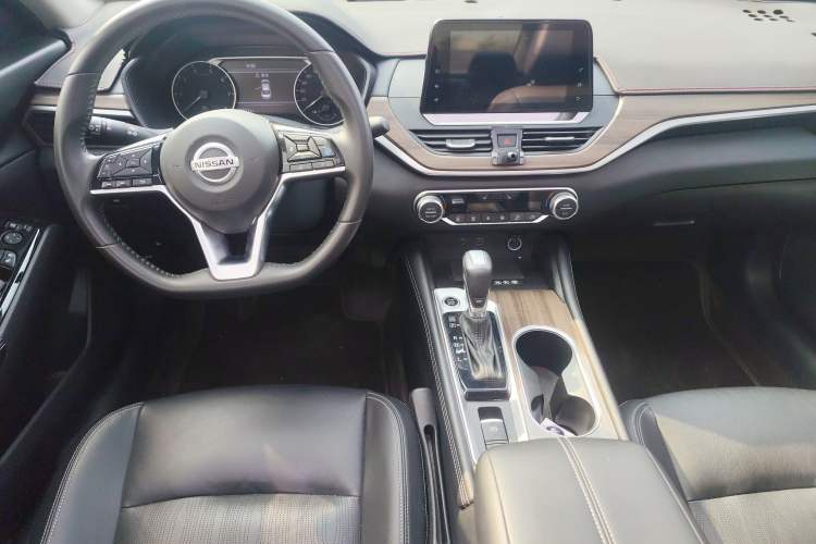 Used Nissan Teana 2021 2.0L XL Upper AD1 Smart Drive & Navigation Edition Center Console