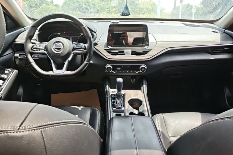 Used Nissan Teana 2021 2.0L XL Upper AD1 Smart Drive & Navigation Edition Center Console