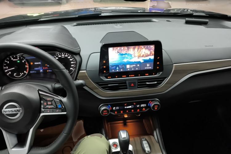 Used Nissan Teana 2021 2.0L XL Upper AD1 Smart Drive & Navigation Edition Center Console