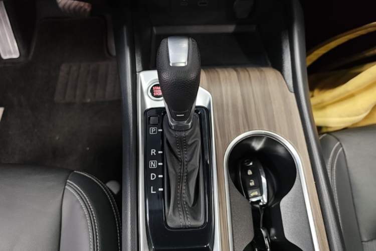 Used Nissan Teana 2021 2.0L XL Comfort Edition Gear Lever