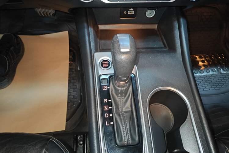 Used Nissan Teana 2021 2.0L XE Exclusive Edition Gear Lever