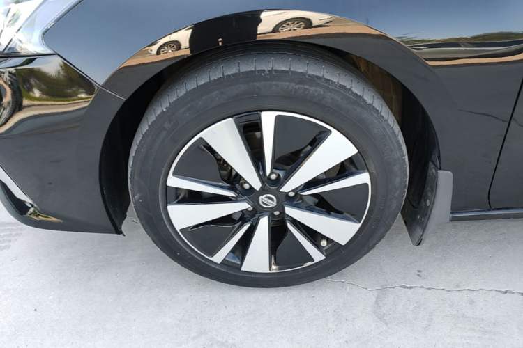 Used Nissan Teana 2021 2.0L XL Comfort Edition Left Front Wheel Hub