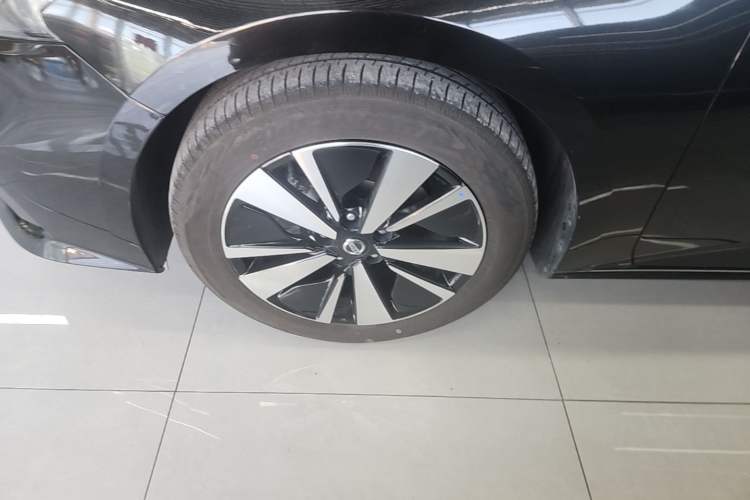 Used Nissan Teana 2021 2.0L XL Comfort Edition Left Front Wheel Hub