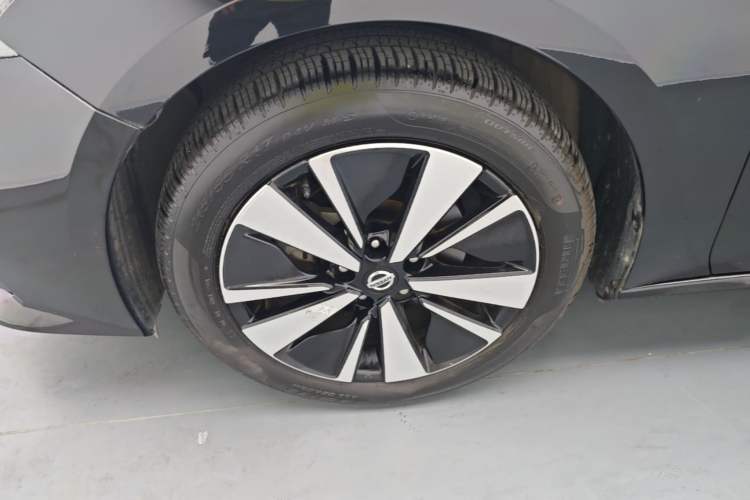 Used Nissan Teana 2021 2.0L XL Comfort Edition Left Front Wheel Hub