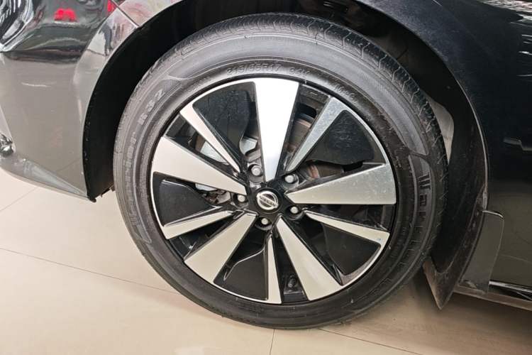 Used Nissan Teana 2021 2.0L XL Comfort Edition Left Front Wheel Hub