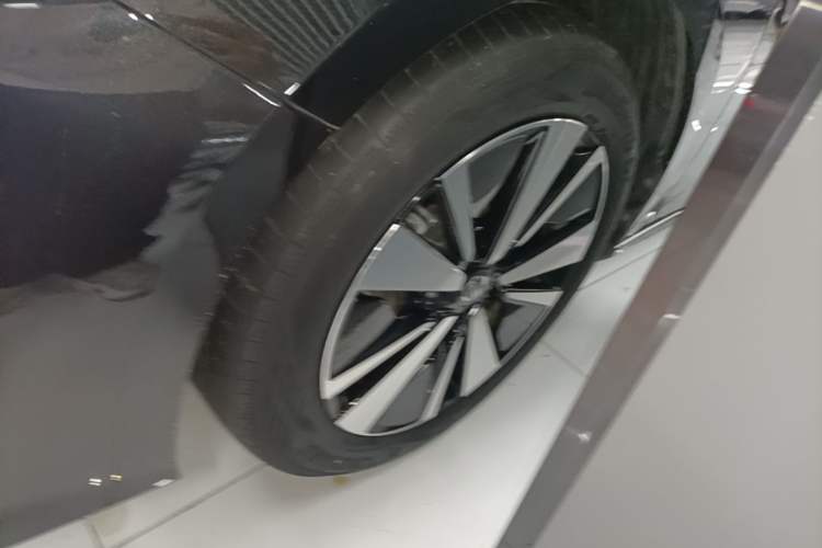 Used Nissan Teana 2021 2.0L XL Comfort Edition Left Front Wheel Hub