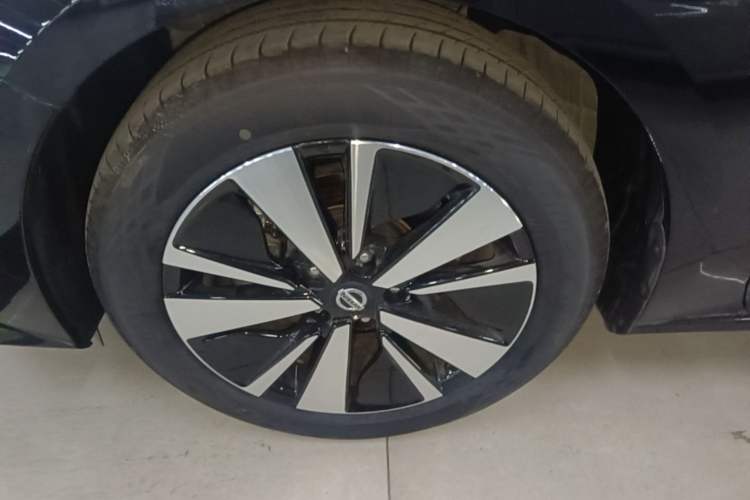 Used Nissan Teana 2021 2.0L XL Comfort Edition Left Front Wheel Hub