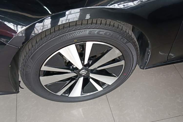 Used Nissan Teana 2021 2.0L XL Comfort Edition Left Front Wheel Hub