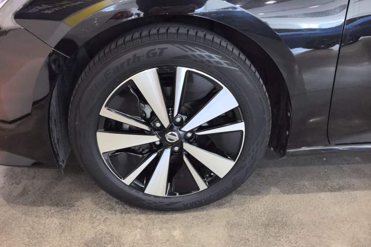 Used Nissan Teana 2021 2.0L XL Comfort Edition Left Front Wheel Hub