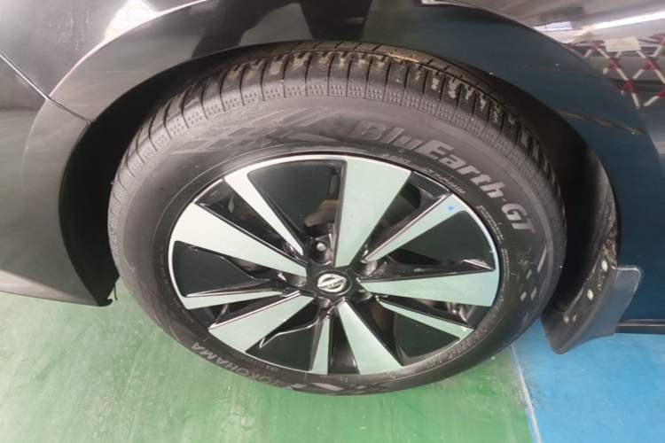 Used Nissan Teana 2021 2.0L XL Comfort Edition Left Front Wheel Hub