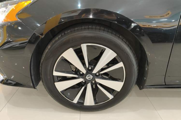 Used Nissan Teana 2021 2.0L XL Comfort Edition Left Front Wheel Hub
