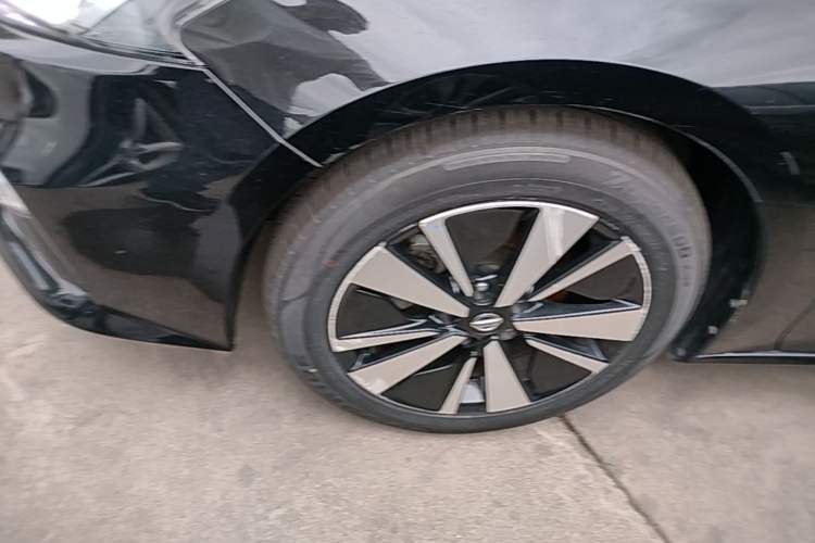 Used Nissan Teana 2021 2.0L XL Comfort Edition Left Front Wheel Hub