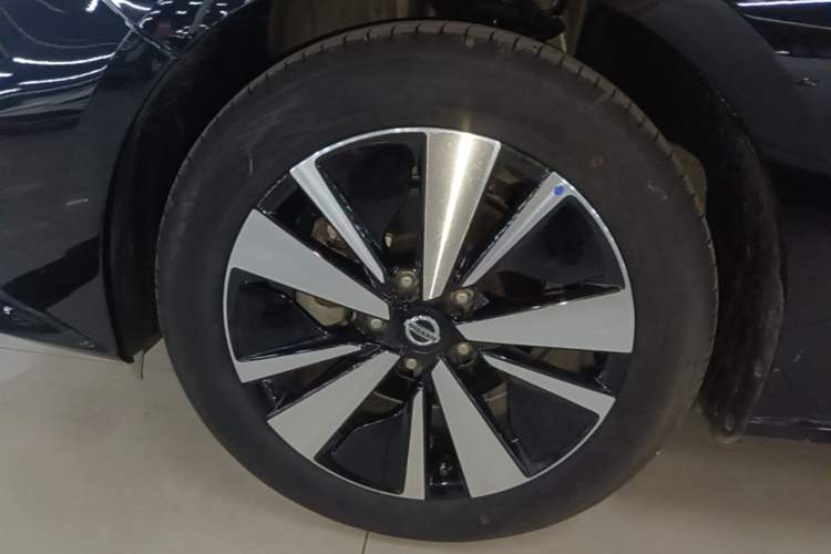 Used Nissan Teana 2021 2.0L XL Comfort Edition Left Front Wheel Hub