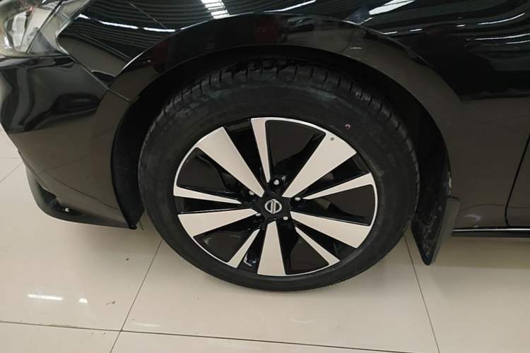 Used Nissan Teana 2021 2.0L XL Comfort Edition Left Front Wheel Hub