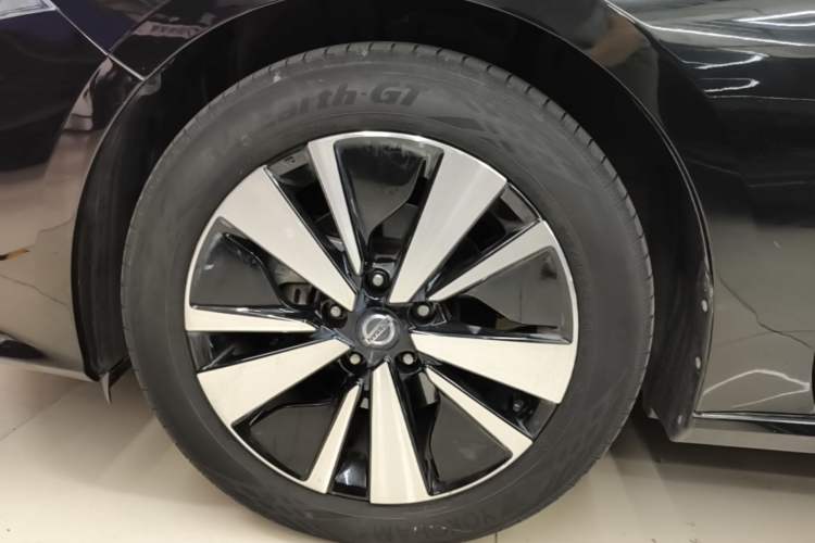 Used Nissan Teana 2021 2.0L XL Upper AD1 Smart Drive & Navigation Edition Left Front Wheel Hub