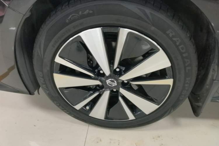 Used Nissan Teana 2021 2.0L XL Comfort Edition Left Front Wheel Hub
