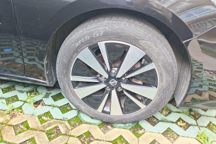 Used Nissan Teana 2021 2.0L XL Comfort Edition Right Front Wheel Hub
