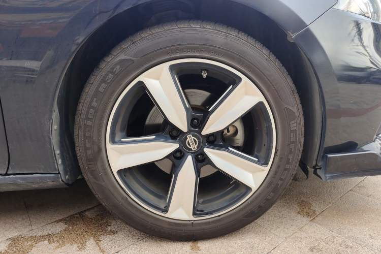 Used Nissan Teana 2021 2.0L XL Comfort Edition Right Front Wheel Hub