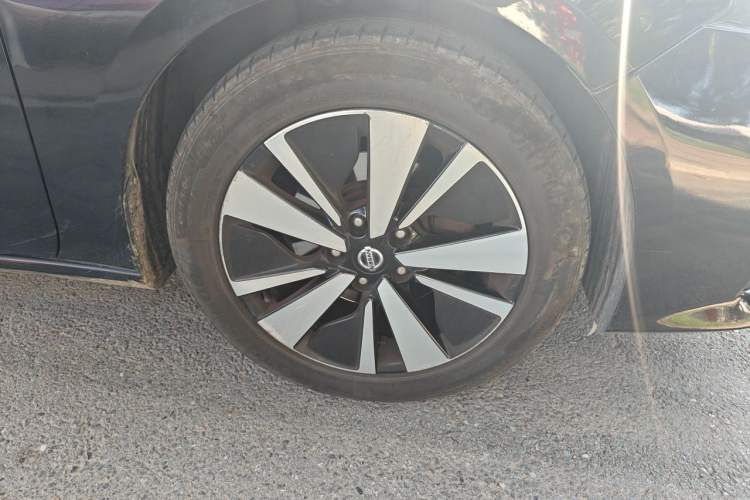 Used Nissan Teana 2021 2.0L XL Comfort Edition Right Front Wheel Hub