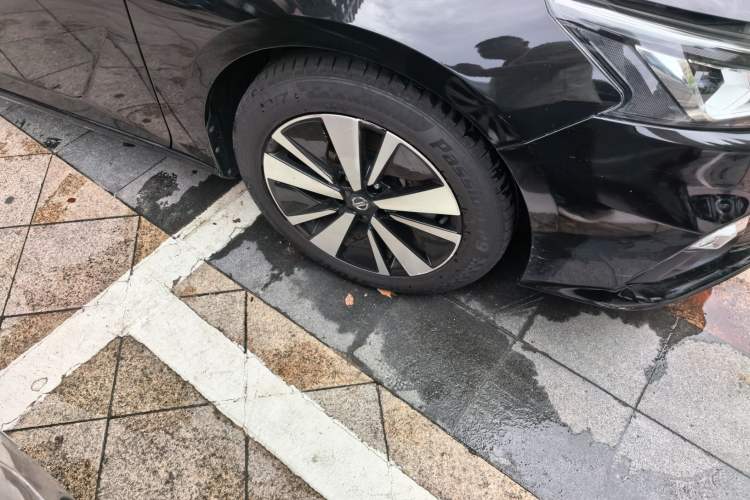Used Nissan Teana 2021 2.0L XL Comfort Edition Right Front Wheel Hub