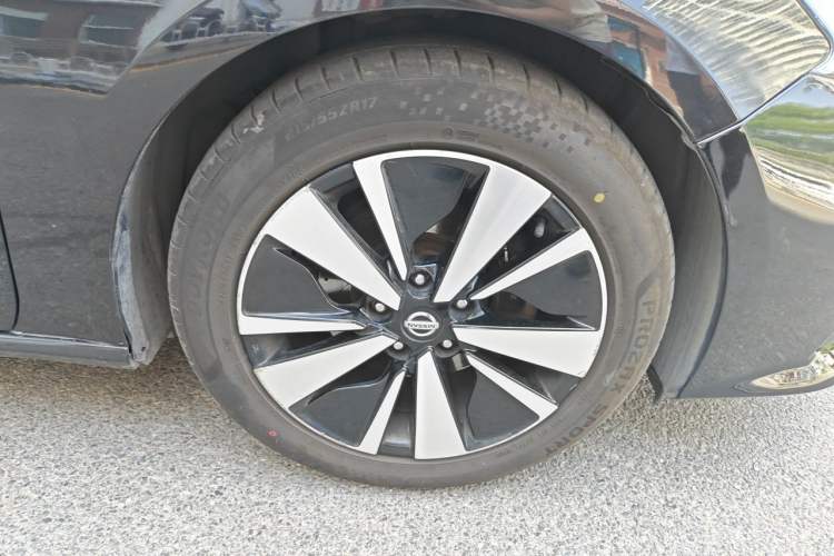 Used Nissan Teana 2021 2.0L XL Comfort Edition Right Front Wheel Hub