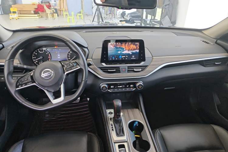 Used Nissan Teana 2021 2.0L XL Upper AD1 Smart Drive & Navigation Edition Center Console