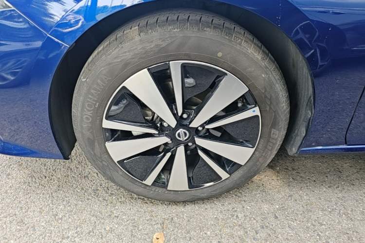 Used Nissan Teana 2021 2.0L XL Comfort Edition Left Front Wheel Hub
