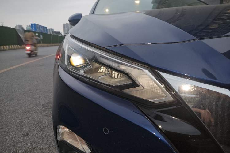 Used Nissan Teana 2021 2.0T XL Upper AD1 Smart Navigation Edition Right Front Headlight