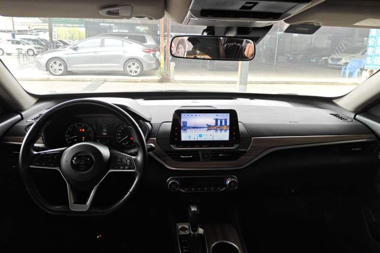 Used Nissan Teana 2021 2.0L XL Comfort Edition Center Console