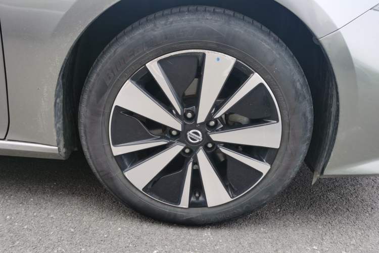 Used Nissan Teana 2021 2.0L XL Comfort Edition Right Front Wheel Hub