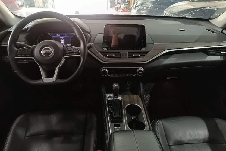 Used Nissan Teana 2021 2.0L XL Upper AD1 Smart Drive & Navigation Edition Center Console